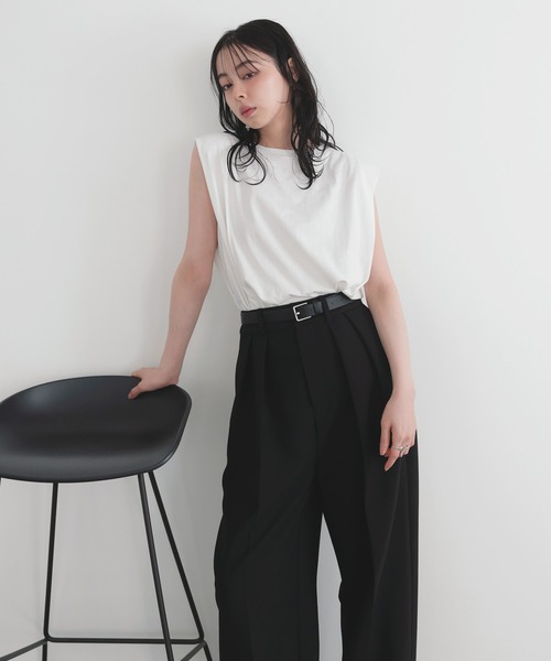 LIAN(リアン)の「ショルダータックトップス(Tシャツ/カットソー・レディース・オフホワイト/ブラック/スミクロ/グリーン/ブラウン・FREE)」の7枚目の写真