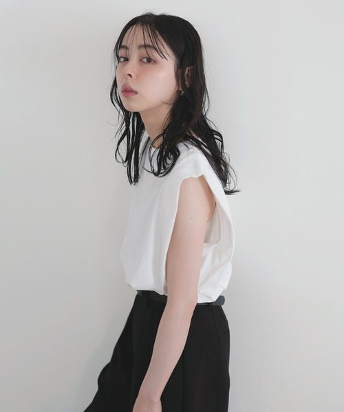 LIAN(リアン)の「ショルダータックトップス(Tシャツ/カットソー・レディース・オフホワイト/ブラック/スミクロ/グリーン/ブラウン・FREE)」の8枚目の写真