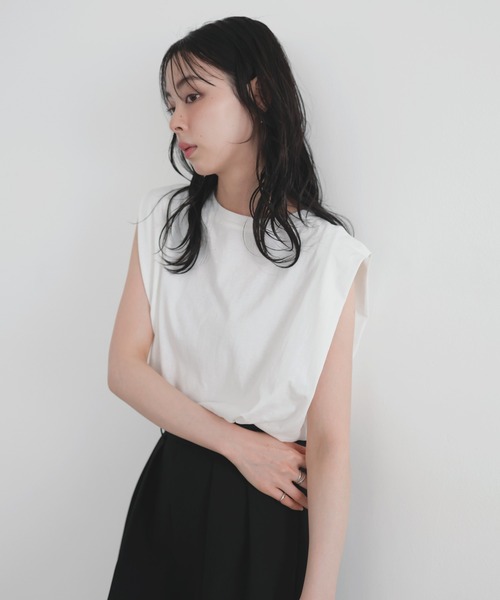 LIAN(リアン)の「ショルダータックトップス(Tシャツ/カットソー・レディース・オフホワイト/ブラック/スミクロ/グリーン/ブラウン・FREE)」の9枚目の写真