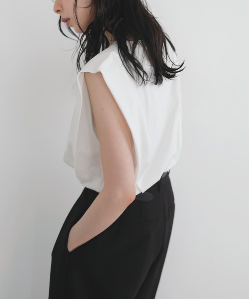 LIAN(リアン)の「ショルダータックトップス(Tシャツ/カットソー・レディース・オフホワイト/ブラック/スミクロ/グリーン/ブラウン・FREE)」の10枚目の写真