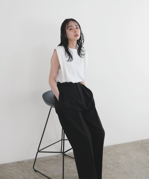 LIAN(リアン)の「ショルダータックトップス(Tシャツ/カットソー・レディース・オフホワイト/ブラック/スミクロ/グリーン/ブラウン・FREE)」の11枚目の写真