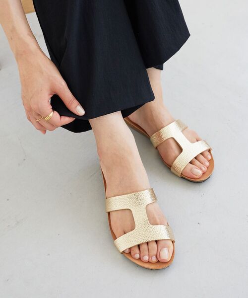 le.coeur blanc（ルクールブラン）の「PLAKTON メタリックサンダル（サンダル・レディース・ゴールド/シルバー・37/36）」の2枚目の写真