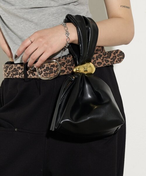 WHO'S WHO gallery（フーズフーギャラリー）の「ワンショルダーミニバッグ（ハンドバッグ・レディース・ブラック・FREE）」の2枚目の写真