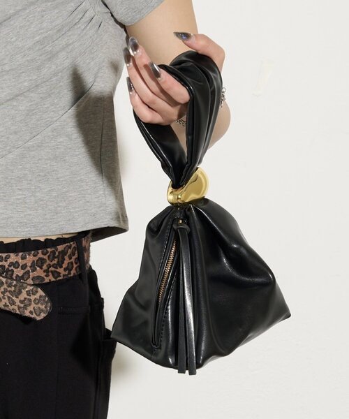 WHO'S WHO gallery（フーズフーギャラリー）の「ワンショルダーミニバッグ（ハンドバッグ・レディース・ブラック・FREE）」の3枚目の写真