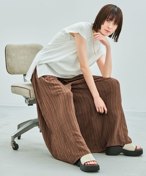 LAKOLE（ラコレ）の「【接触冷感】coolfiverノースリーブ / 328182（Tシャツ/カットソー・レディース・オフホワイト/ブラック/ブラウン/グリーン・FREE）」の11枚目の写真