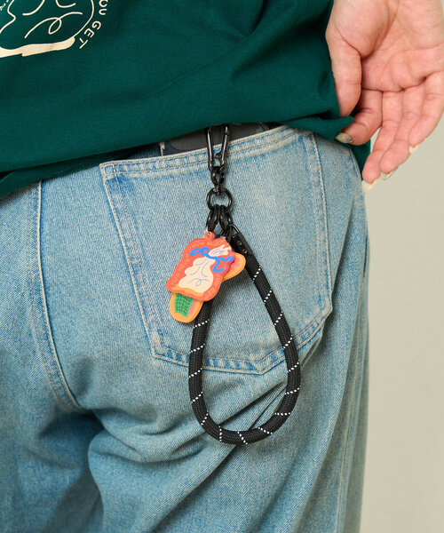 BIRTHDAY BAR（バースデイバー）の「norahi x BIRTHDAY BAR アクリルチャーム付きスマホストラップ（スマホグッズ・レディース・グリーン/ピンク/ブラック・0）」の5枚目の写真