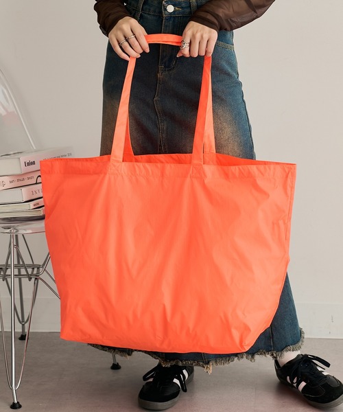 United Athle（ユナイテッドアスレ）の「【United Athle】ライトナイロン リップストップ トートバッグ W 1422（トートバッグ・レディース・ロイヤルブルー/オレンジ/サンドベージュ/ミント/オフホワイト/オリーブ/ネイビー/ブラック・FREE）」の19枚目の写真