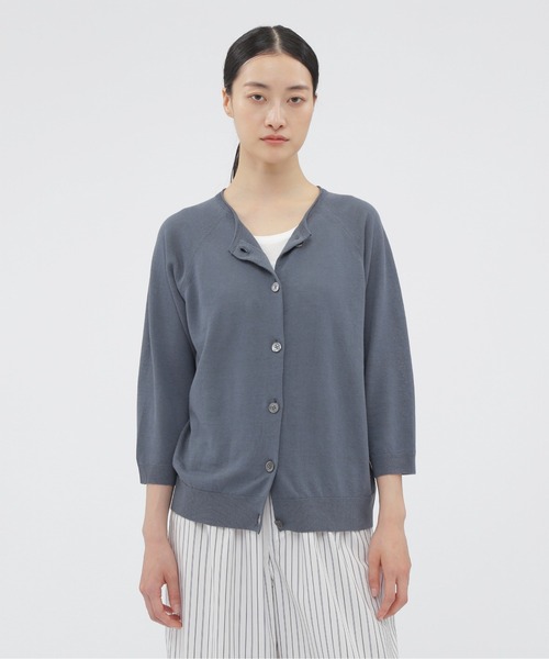 MARGARET HOWELL(マーガレットハウエル)の「FINE LINEN COTTON KNITWEAR(カーディガン/ボレロ・レディース・ダークブルー/ライトベージュ・FREE)」の2枚目の写真