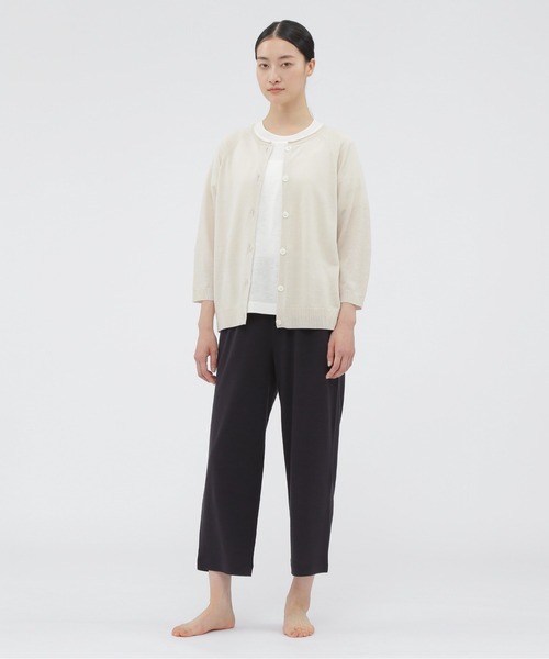MARGARET HOWELL(マーガレットハウエル)の「FINE LINEN COTTON KNITWEAR(カーディガン/ボレロ・レディース・ダークブルー/ライトベージュ・FREE)」の4枚目の写真