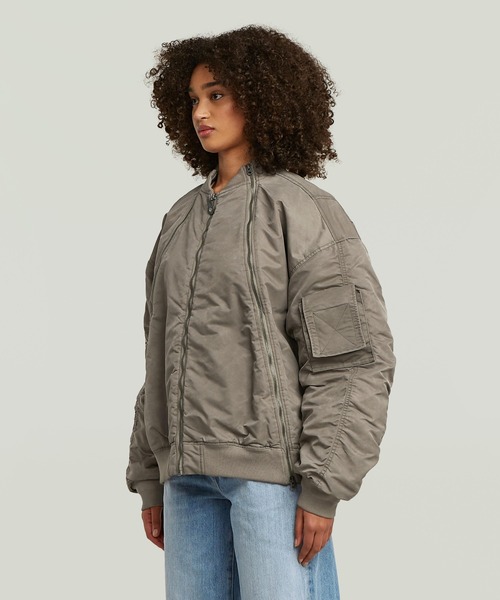 G-STAR（ジースター）の「【Safari Online掲載】UNISEX Macro Balloon Bomber/ユニセックスバルーンシルエットMA1タイプジップディテールオーバーサイズボンバーブルゾン（MA-1・メンズ・ダークブルー/ベージュ系その他・MEDIUM/SMALL/LARGE）」の6枚目の写真