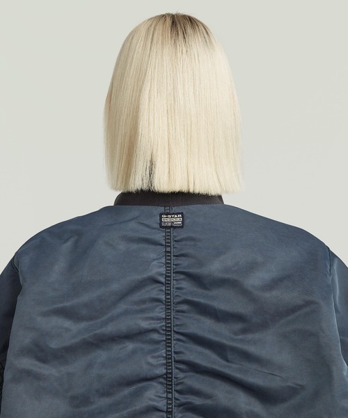 G-STAR（ジースター）の「【Safari Online掲載】UNISEX Macro Balloon Bomber/ユニセックスバルーンシルエットMA1タイプジップディテールオーバーサイズボンバーブルゾン（MA-1・メンズ・ダークブルー/ベージュ系その他・MEDIUM/SMALL/LARGE）」の11枚目の写真