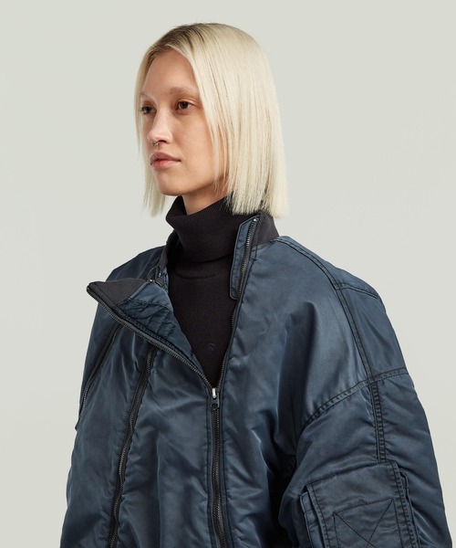 G-STAR（ジースター）の「【Safari Online掲載】UNISEX Macro Balloon Bomber/ユニセックスバルーンシルエットMA1タイプジップディテールオーバーサイズボンバーブルゾン（MA-1・メンズ・ダークブルー/ベージュ系その他・MEDIUM/SMALL/LARGE）」の10枚目の写真