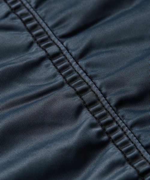 G-STAR（ジースター）の「【Safari Online掲載】UNISEX Macro Balloon Bomber/ユニセックスバルーンシルエットMA1タイプジップディテールオーバーサイズボンバーブルゾン（MA-1・メンズ・ダークブルー/ベージュ系その他・MEDIUM/SMALL/LARGE）」の12枚目の写真