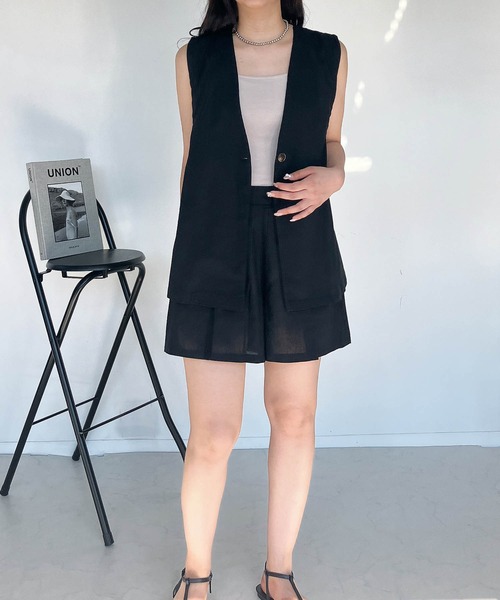 AS KNOW AS plus(アズノゥアズプラス)の「●2点セットアイテム ベストとショートパンツ セットアップ(セットアップ・レディース・アイボリー/ブラック/グレー・FREE)」の4枚目の写真