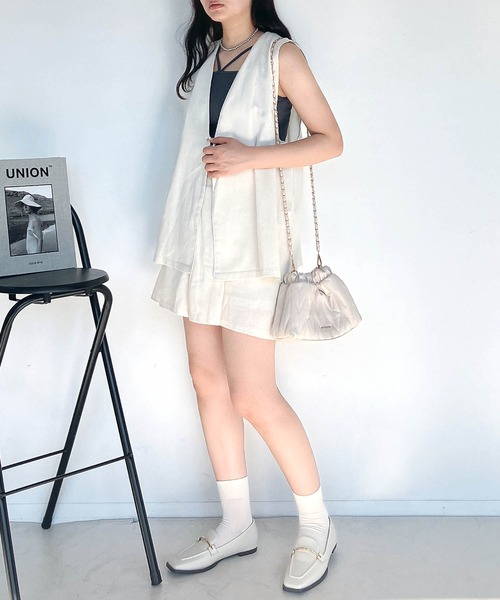 AS KNOW AS plus(アズノゥアズプラス)の「●2点セットアイテム ベストとショートパンツ セットアップ(セットアップ・レディース・アイボリー/ブラック/グレー・FREE)」の22枚目の写真
