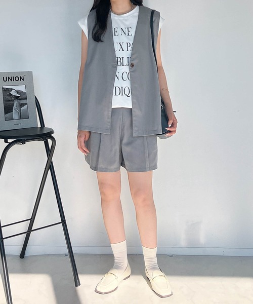 AS KNOW AS plus(アズノゥアズプラス)の「●2点セットアイテム ベストとショートパンツ セットアップ(セットアップ・レディース・アイボリー/ブラック/グレー・FREE)」の14枚目の写真