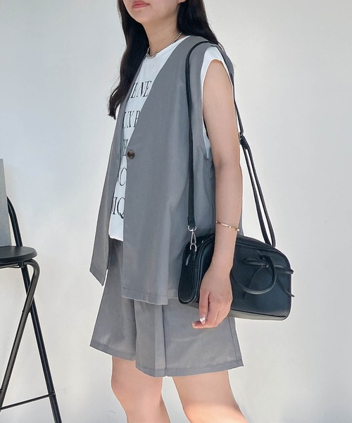 AS KNOW AS plus(アズノゥアズプラス)の「●2点セットアイテム ベストとショートパンツ セットアップ(セットアップ・レディース・アイボリー/ブラック/グレー・FREE)」の18枚目の写真