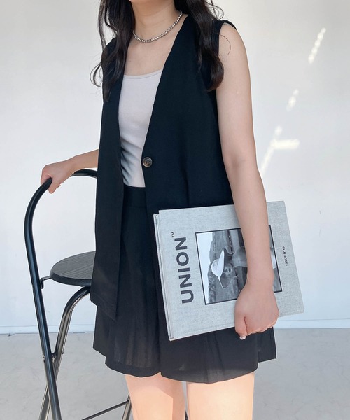 AS KNOW AS plus(アズノゥアズプラス)の「●2点セットアイテム ベストとショートパンツ セットアップ(セットアップ・レディース・アイボリー/ブラック/グレー・FREE)」の9枚目の写真