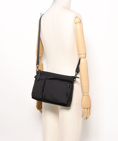 UNTRACK(アントラック)の「UNTRACK CITY/3LS ショルダーバッグ サコッシュ 60372(ショルダーバッグ・メンズ・ブラック/ベージュ/カーキ・FREE)」の4枚目の写真