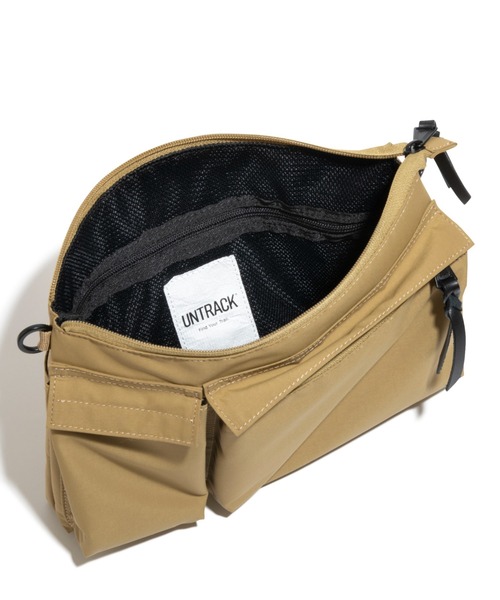 UNTRACK(アントラック)の「UNTRACK CITY/3LS ショルダーバッグ サコッシュ 60372(ショルダーバッグ・メンズ・ブラック/ベージュ/カーキ・FREE)」の10枚目の写真