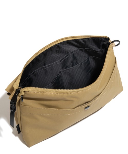 UNTRACK(アントラック)の「UNTRACK CITY/3LS ショルダーバッグ サコッシュ 60372(ショルダーバッグ・メンズ・ブラック/ベージュ/カーキ・FREE)」の9枚目の写真