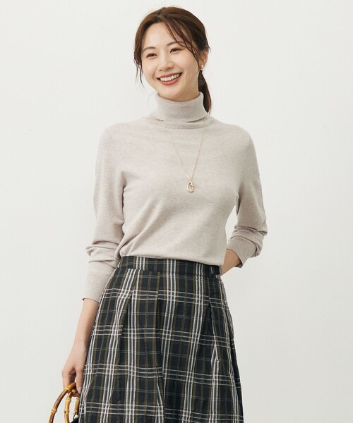 J.PRESS Ladies(J.プレス レディス)の「【人気のため新色追加】PRINCE タートルネック ニット(ニット/セーター・レディース・ブラック系/ベージュ系/ピンク系/ホワイト系/ライトグレー系/ダルブルー系/ベージュ系1/ライトグリーン/ふじ色系/ピンク系2・SMALL)」の5枚目の写真