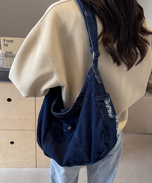 BENDER TOKYO（ベンダートウキョウ）の「ダメージ加工 ウォッシュデニム ショルダーバッグ ワンハンドル（ショルダーバッグ・レディース・ブラック/インディゴブルー/ブルー・FREE）」の9枚目の写真