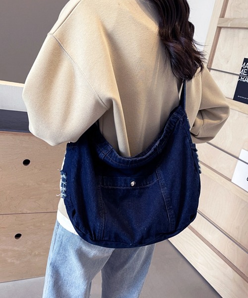 BENDER TOKYO（ベンダートウキョウ）の「ダメージ加工 ウォッシュデニム ショルダーバッグ ワンハンドル（ショルダーバッグ・レディース・ブラック/インディゴブルー/ブルー・FREE）」の12枚目の写真