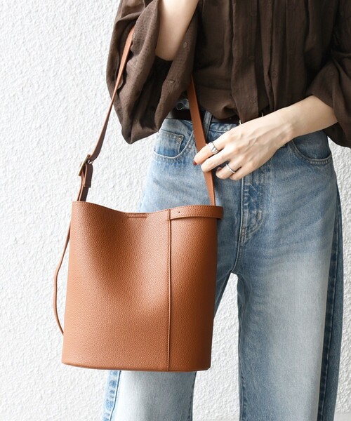 VELETTO(ベレット)の「VELETTO: ポシェット付き 3WAY ワンハンドル バケツ ショルダー バッグ(ショルダーバッグ・レディース・キャメル/ブラウン・ONE SIZE)」の3枚目の写真