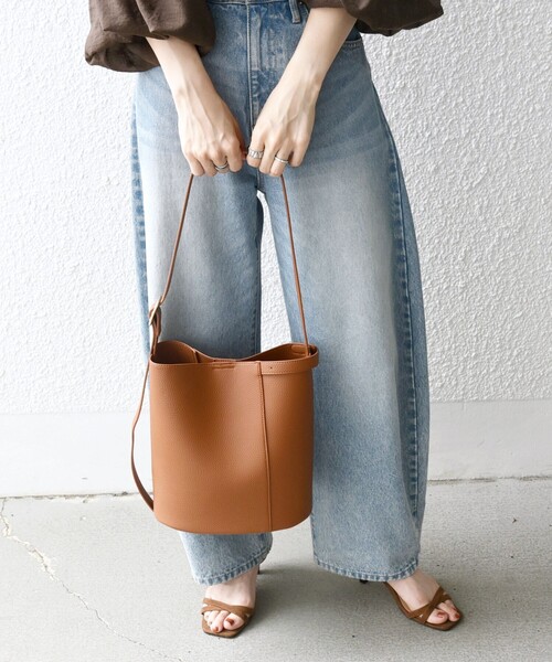 VELETTO(ベレット)の「VELETTO: ポシェット付き 3WAY ワンハンドル バケツ ショルダー バッグ(ショルダーバッグ・レディース・キャメル/ブラウン・ONE SIZE)」の8枚目の写真