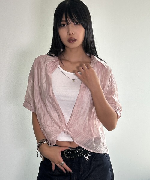 .KOM(ドットコム)の「A'GEM/9 × .kom 『.KOMZ/ドットケーオーエムゼット』シアー素材シャツ×リブタンクトップ×チェーンSET(シャツ/ブラウス・レディース・ピンク/オフホワイト/ライトブルー・FREE)」の3枚目の写真