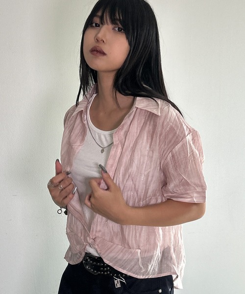 .KOM(ドットコム)の「A'GEM/9 × .kom 『.KOMZ/ドットケーオーエムゼット』シアー素材シャツ×リブタンクトップ×チェーンSET(シャツ/ブラウス・レディース・ピンク/オフホワイト/ライトブルー・FREE)」の13枚目の写真