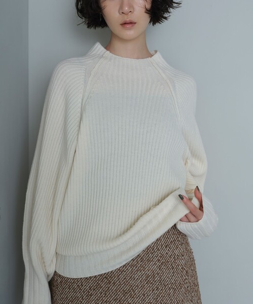 EMMEL REFINES(エメルリファインズ)の「<EMMEL REFINES>EM リブ ボトルネック ニットプルオーバー(ニット/セーター・レディース・オフホワイト/レッド/ライラック・FREE)」の2枚目の写真