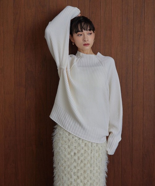 EMMEL REFINES(エメルリファインズ)の「<EMMEL REFINES>EM リブ ボトルネック ニットプルオーバー(ニット/セーター・レディース・オフホワイト/レッド/ライラック・FREE)」の5枚目の写真