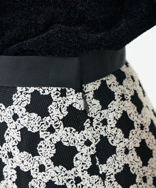 セール】フラッフィーヤーンエンブロイダリー フレアスカート