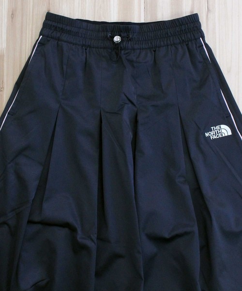 THE NORTH FACE(ザノースフェイス)の「サテンフレアスカート W'S SATIN FLARE SKIRT White Label Korea Line(スカート・レディース・ブラック/ライトベージュ・S/M/L/XL)」の5枚目の写真