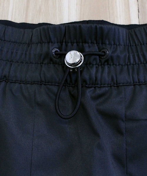 THE NORTH FACE(ザノースフェイス)の「サテンフレアスカート W'S SATIN FLARE SKIRT White Label Korea Line(スカート・レディース・ブラック/ライトベージュ・S/M/L/XL)」の6枚目の写真