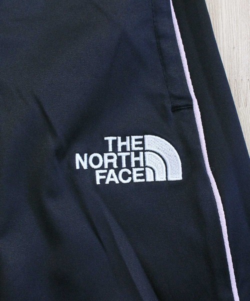 THE NORTH FACE(ザノースフェイス)の「サテンフレアスカート W'S SATIN FLARE SKIRT White Label Korea Line(スカート・レディース・ブラック/ライトベージュ・S/M/L/XL)」の8枚目の写真
