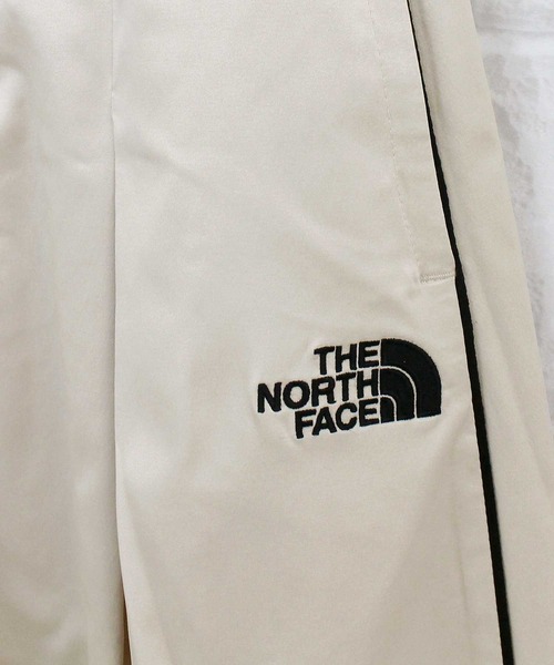 THE NORTH FACE(ザノースフェイス)の「サテンフレアスカート W'S SATIN FLARE SKIRT White Label Korea Line(スカート・レディース・ブラック/ライトベージュ・S/M/L/XL)」の13枚目の写真