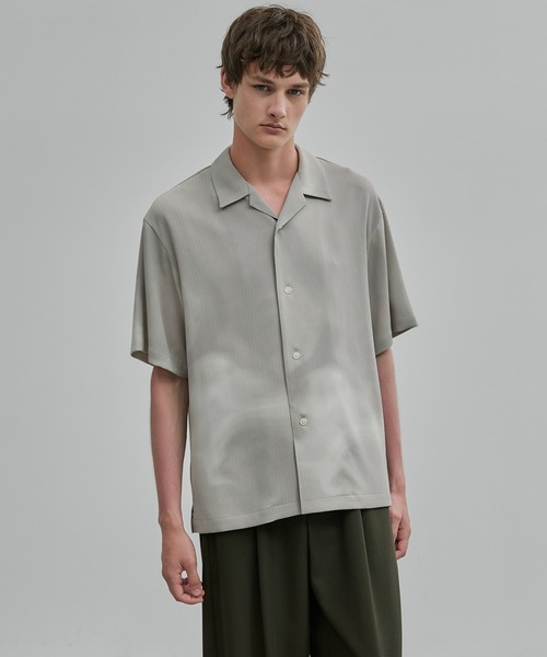 UNITED TOKYO(ユナイテッドトウキョウ)の「COLD DRY GRADATION PLEATS オープンカラーシャツ(シャツ/ブラウス・メンズ・ライトベージュ/ブラック/ブルー・2/1)」の15枚目の写真