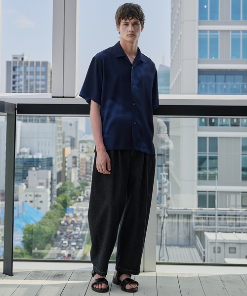 UNITED TOKYO(ユナイテッドトウキョウ)の「COLD DRY GRADATION PLEATS オープンカラーシャツ(シャツ/ブラウス・メンズ・ライトベージュ/ブラック/ブルー・2/1)」の8枚目の写真