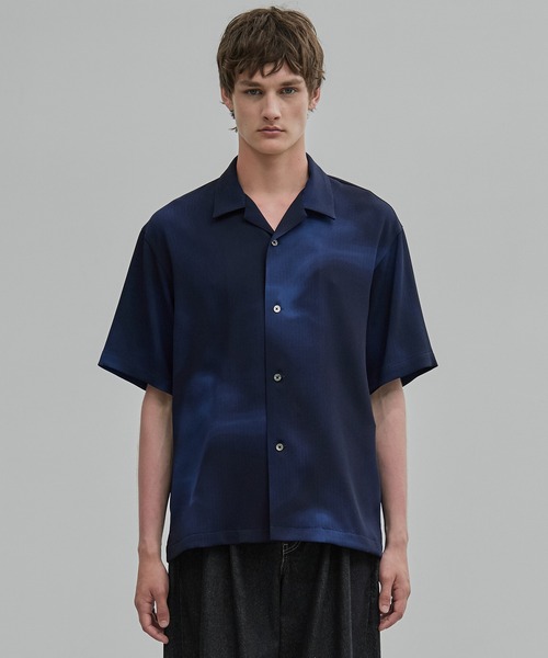 UNITED TOKYO(ユナイテッドトウキョウ)の「COLD DRY GRADATION PLEATS オープンカラーシャツ(シャツ/ブラウス・メンズ・ライトベージュ/ブラック/ブルー・2/1)」の19枚目の写真