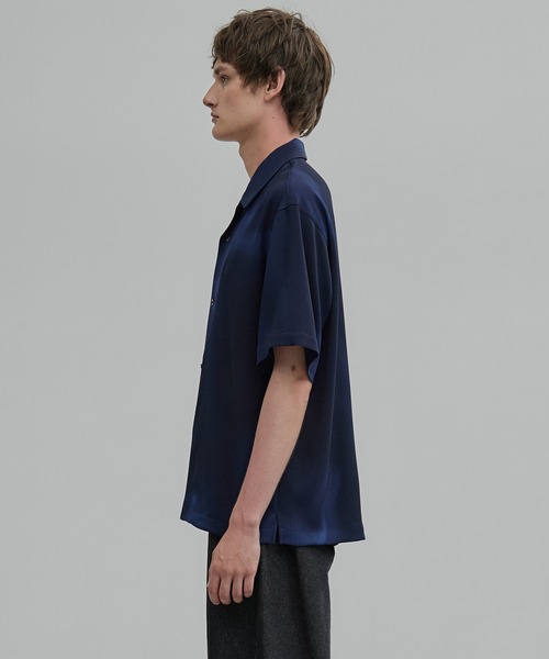 UNITED TOKYO(ユナイテッドトウキョウ)の「COLD DRY GRADATION PLEATS オープンカラーシャツ(シャツ/ブラウス・メンズ・ライトベージュ/ブラック/ブルー・2/1)」の20枚目の写真