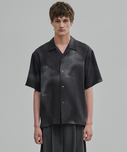 UNITED TOKYO(ユナイテッドトウキョウ)の「COLD DRY GRADATION PLEATS オープンカラーシャツ(シャツ/ブラウス・メンズ・ライトベージュ/ブラック/ブルー・2/1)」の12枚目の写真