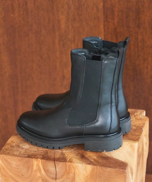 Doux archives（ドゥアルシーヴ）の「本革サイドゴアショートブーツ（ブーツ・レディース・ブラック・24.5/23.5）」の3枚目の写真