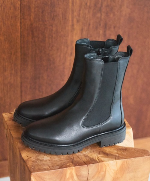 Doux archives（ドゥアルシーヴ）の「本革サイドゴアショートブーツ（ブーツ・レディース・ブラック・24.5/23.5）」の2枚目の写真