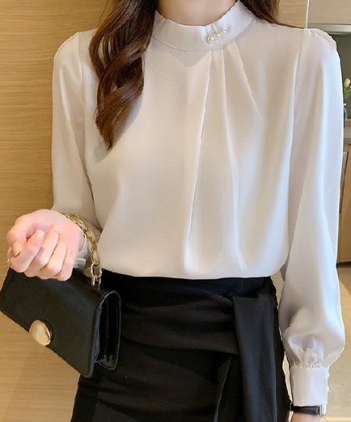 cammie(キャミー)の「ハイネックタックパール付きブラウス(シャツ/ブラウス・レディース・ライトグレー/ホワイト/ブラック・LARGE/MEDIUM)」の1枚目の写真