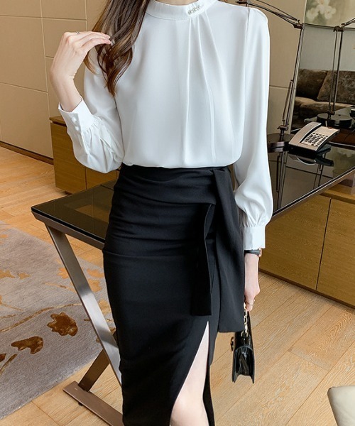 cammie(キャミー)の「ハイネックタックパール付きブラウス(シャツ/ブラウス・レディース・ライトグレー/ホワイト/ブラック・LARGE/MEDIUM)」の4枚目の写真