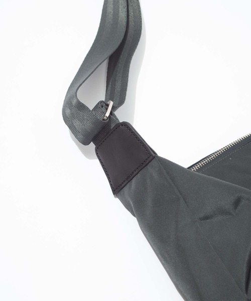 F/CE. （エフシーイー）の「F/CE. 420 re/cor 2WAY SHOULDER TOTE / エフシーイー 420 re/cor 2WAY ショルダートート（ショルダーバッグ・メンズ・グレー/ブラック・FREE）」の9枚目の写真