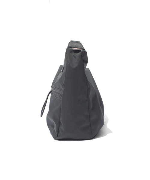 F/CE. （エフシーイー）の「F/CE. 420 re/cor 2WAY SHOULDER TOTE / エフシーイー 420 re/cor 2WAY ショルダートート（ショルダーバッグ・メンズ・グレー/ブラック・FREE）」の6枚目の写真